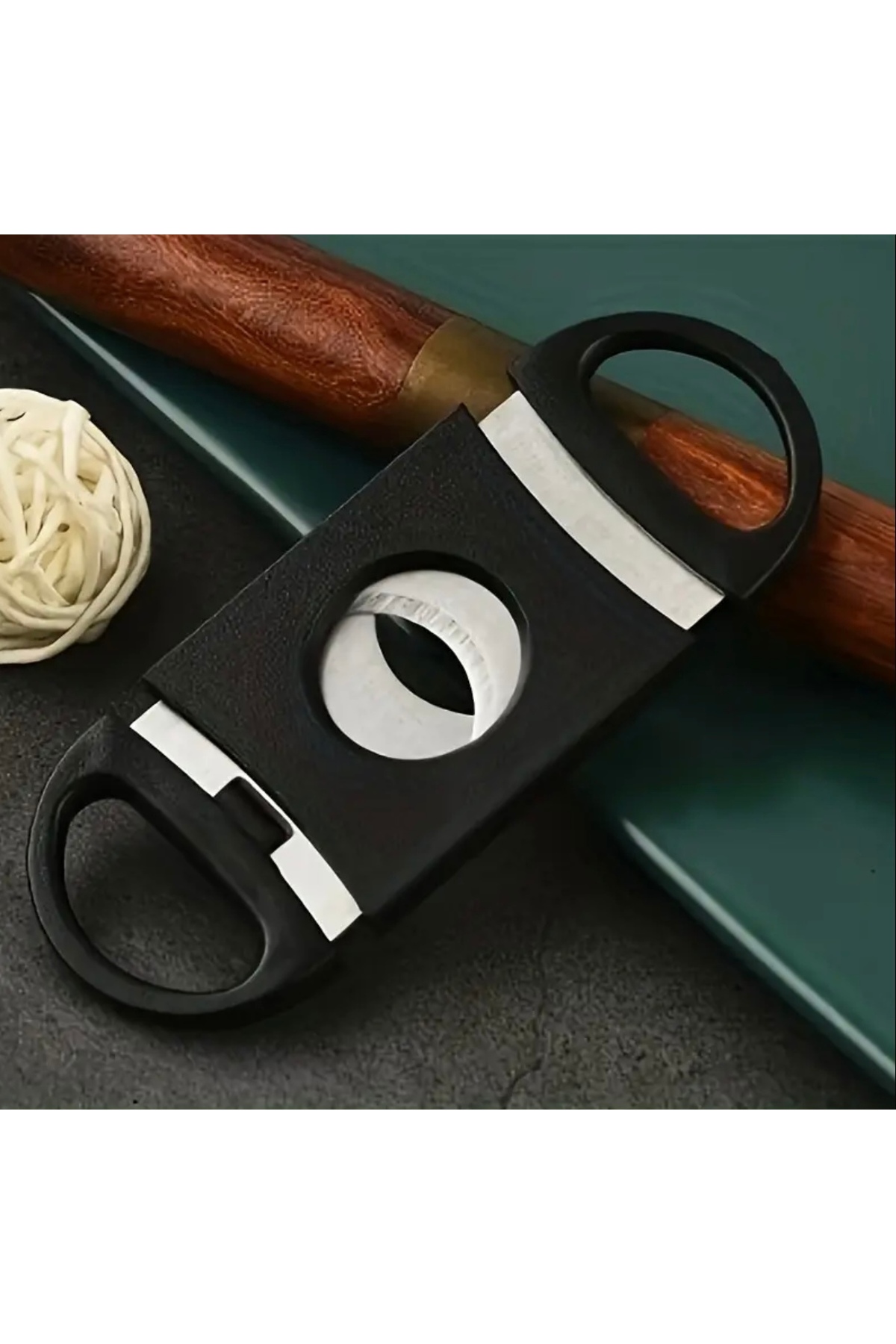 Siyah Puro Kesici Makas – Paslanmaz Çelik Çift Bıçaklı, Ergonomik ve Taşınabilir Puro Kesme Aleti