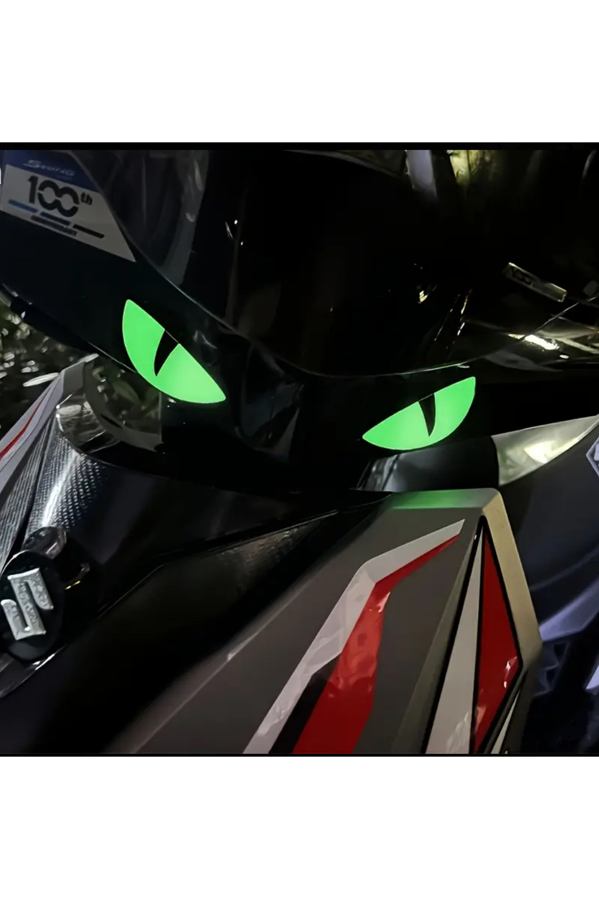 Fosforlu Şeytan Göz Sticker – Parlayan Kedi Gözü Etiketi | Motosiklet için Gece Stickerı (1 Çift)