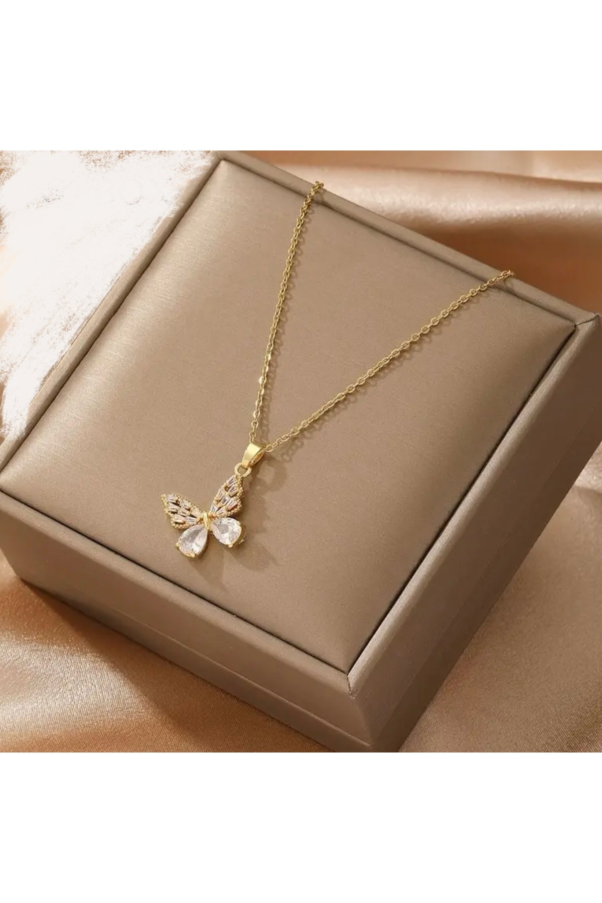 Zirkonya Kelebek Kolye – Paslanmaz Çelik - Zarif Ve Şık Tasarım